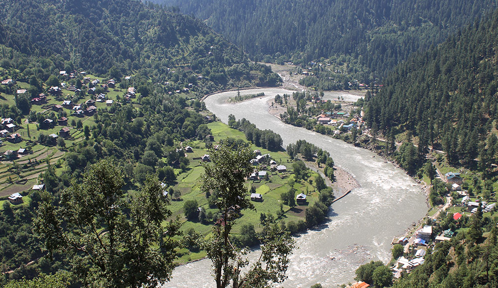 Day excursion to Keran and Upper Neelums